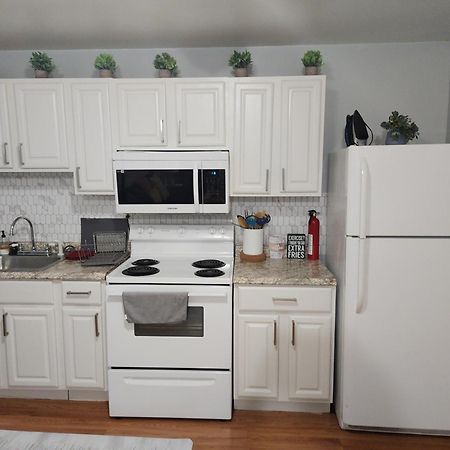 Entire 2-Bed Private Apt - Ewr/Nyc/Outlet Mall Newark Habitación foto