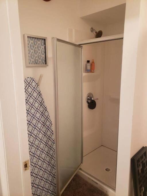 Entire 2-Bed Private Apt - Ewr/Nyc/Outlet Mall Newark Exterior foto